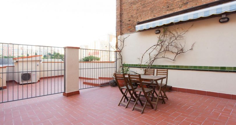 Piso en venta Barcelona con terraza en Sagrada Familia